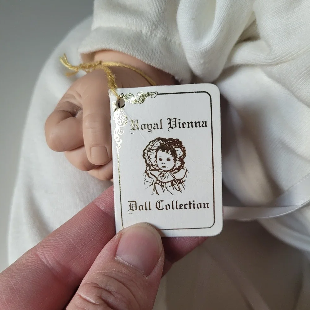 1998 Royal Vienna Doll 
